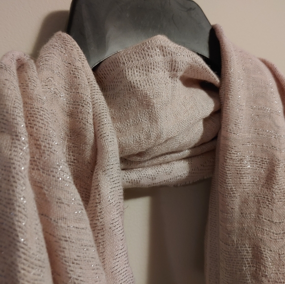 Badgley Mischka Paisley Texture Wrap - Picture 3 of 7